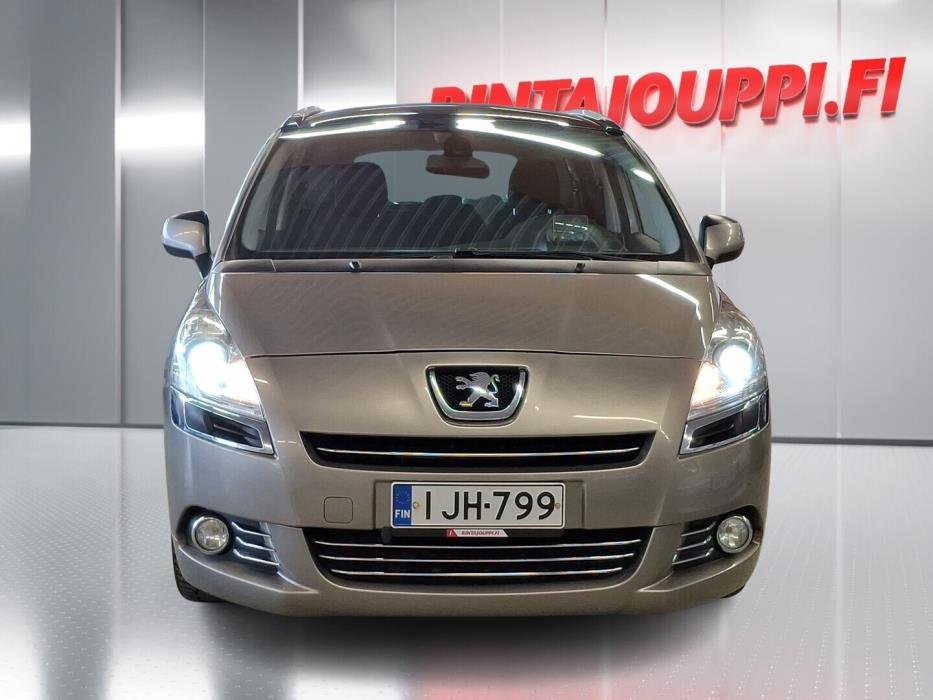 PEUGEOT 5008 2011