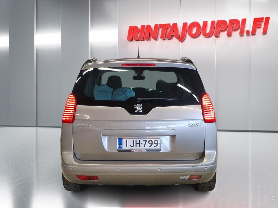 PEUGEOT 5008 2011