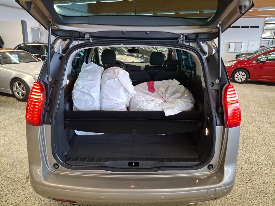 PEUGEOT 5008 2011