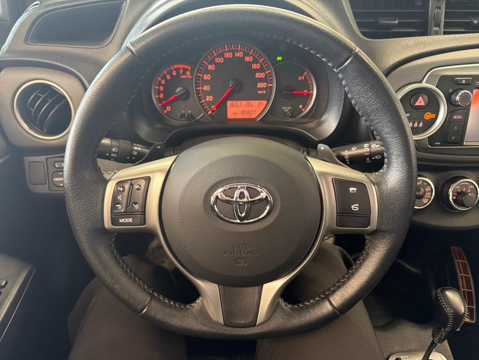 TOYOTA Yaris 2012