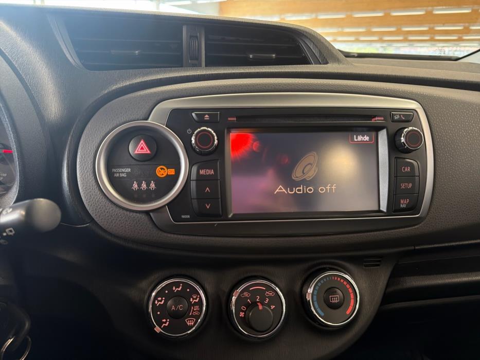 TOYOTA Yaris 2012