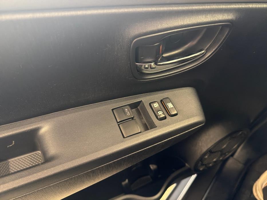TOYOTA Yaris 2012