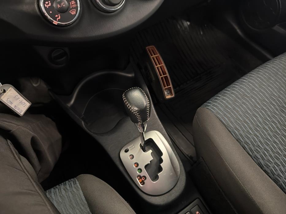 TOYOTA Yaris 2012