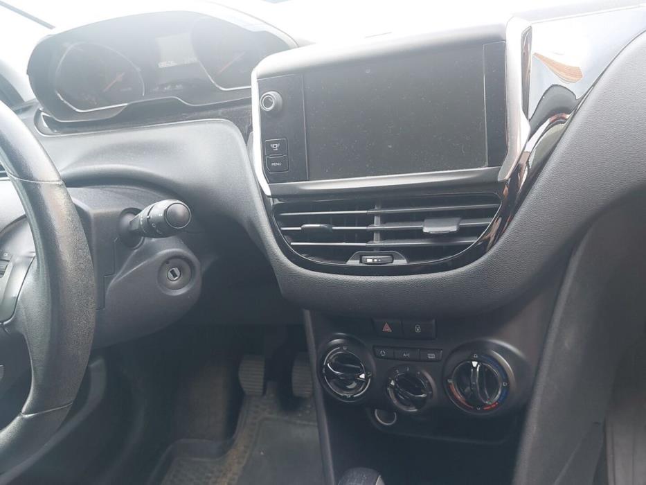 PEUGEOT 208 2013