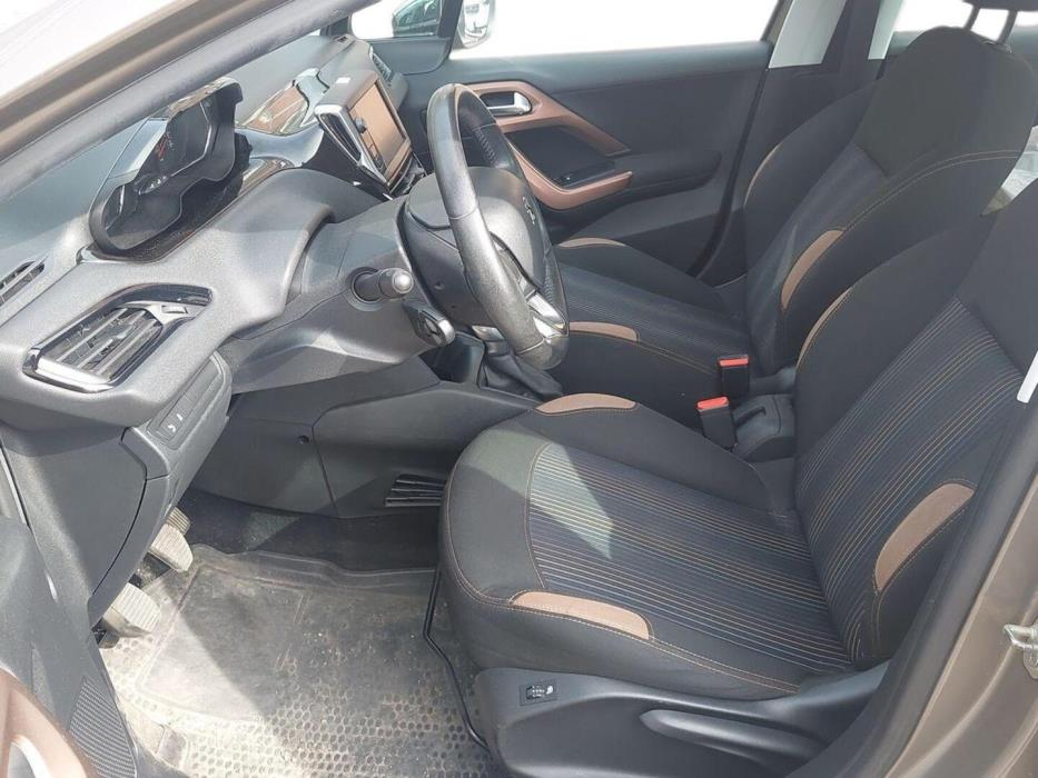 PEUGEOT 208 2013