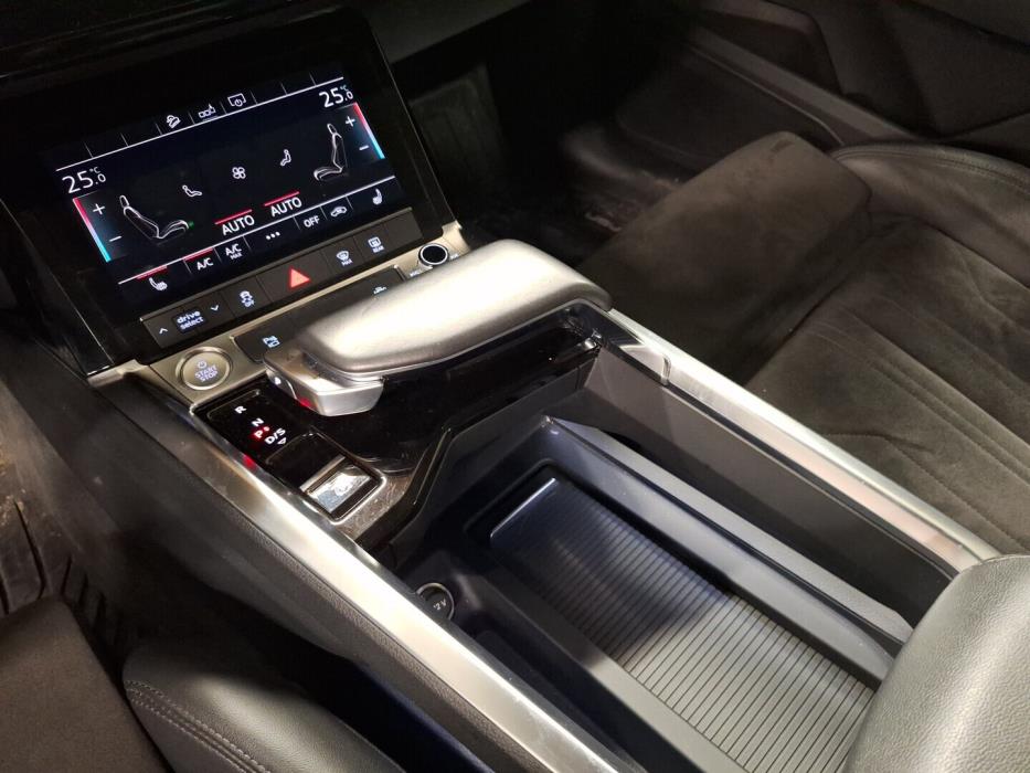 AUDI e-tron 2020