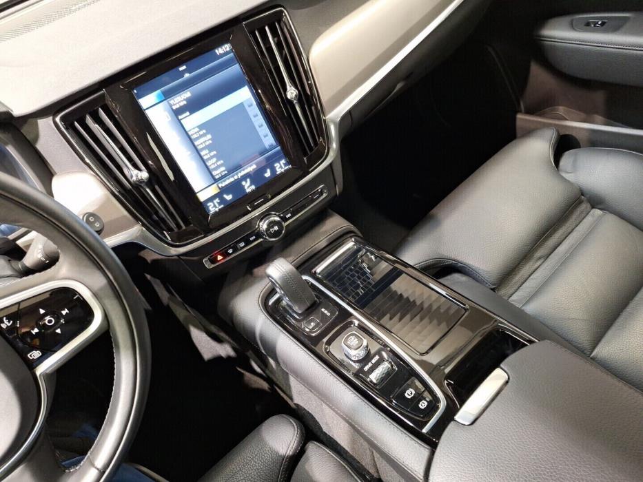 VOLVO V90 2021