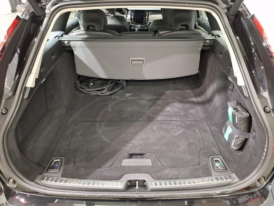 VOLVO V90 2021