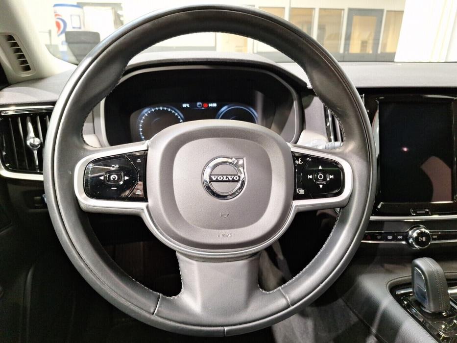 VOLVO V90 2021
