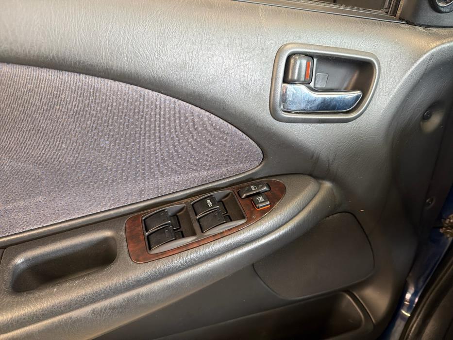 TOYOTA Avensis 2003