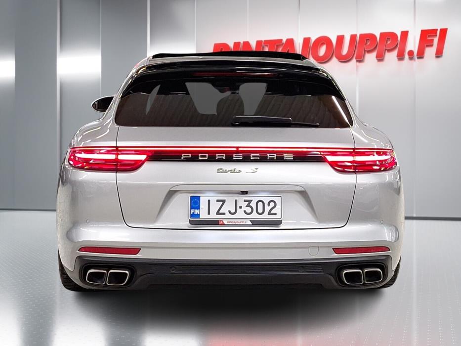 PORSCHE Panamera 2018