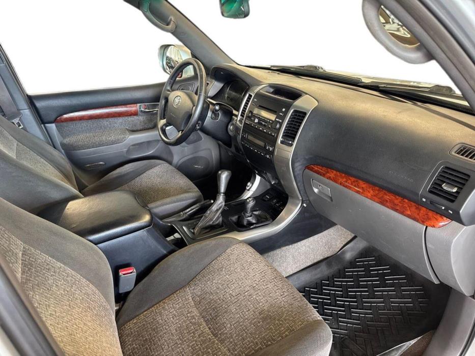 TOYOTA Land Cruiser 2003