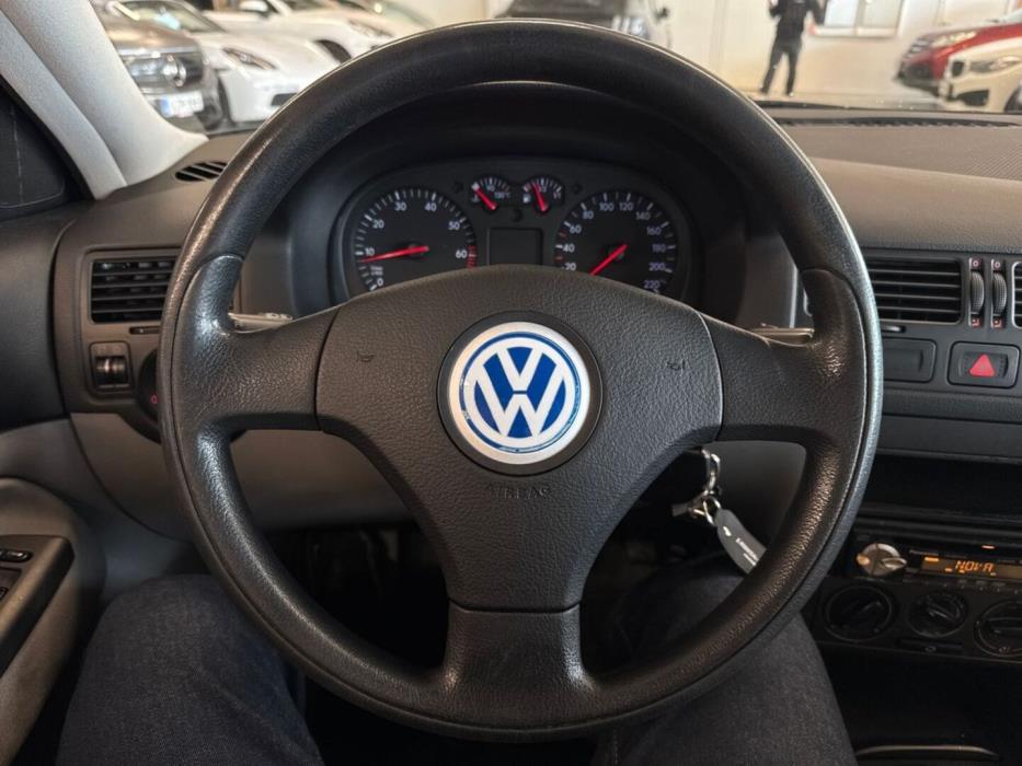 VOLKSWAGEN Bora 2002
