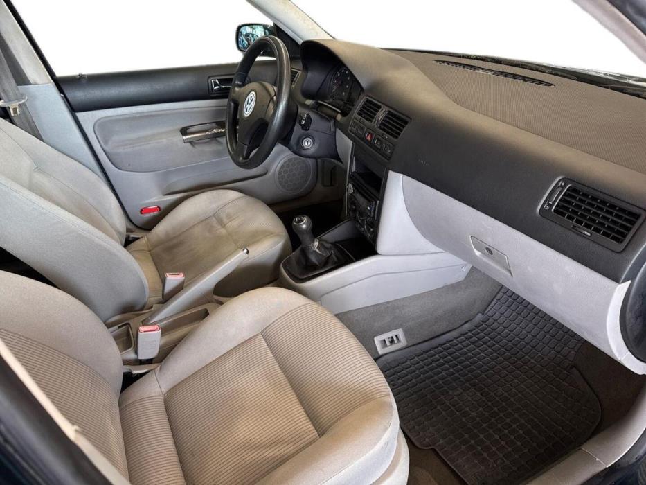 VOLKSWAGEN Bora 2002