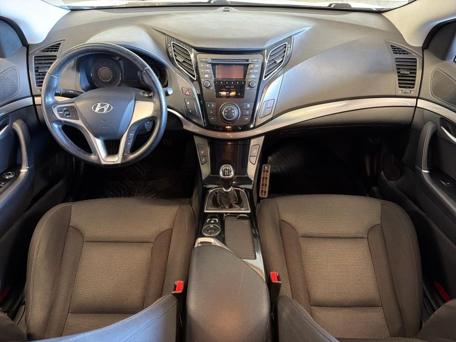 HYUNDAI i40 2012