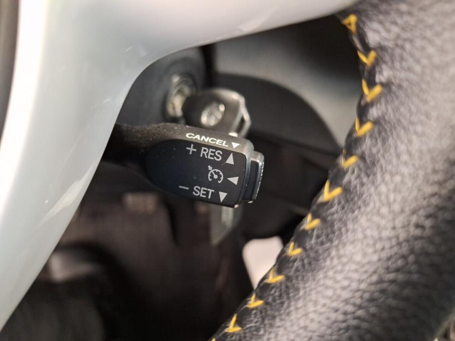 TOYOTA Yaris 2014