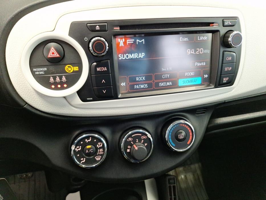 TOYOTA Yaris 2014