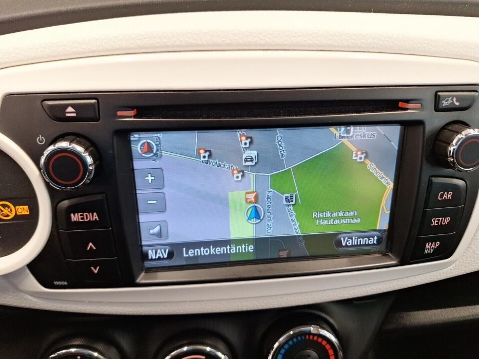 TOYOTA Yaris 2014