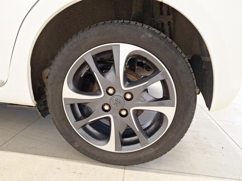 TOYOTA Yaris 2014