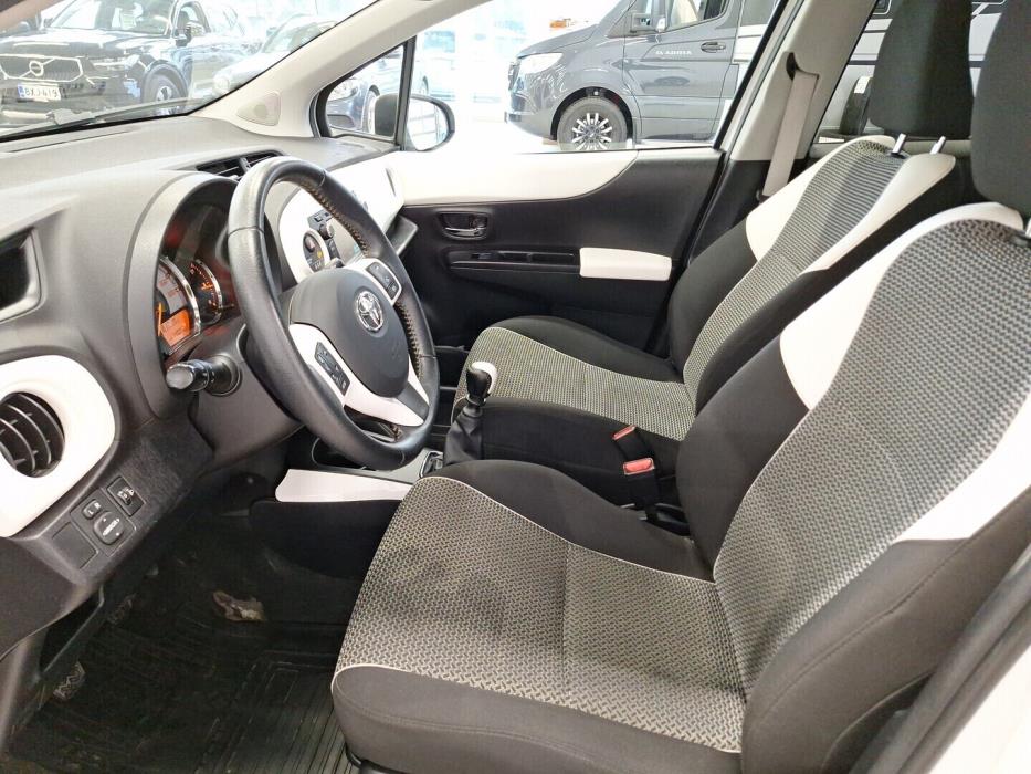 TOYOTA Yaris 2014