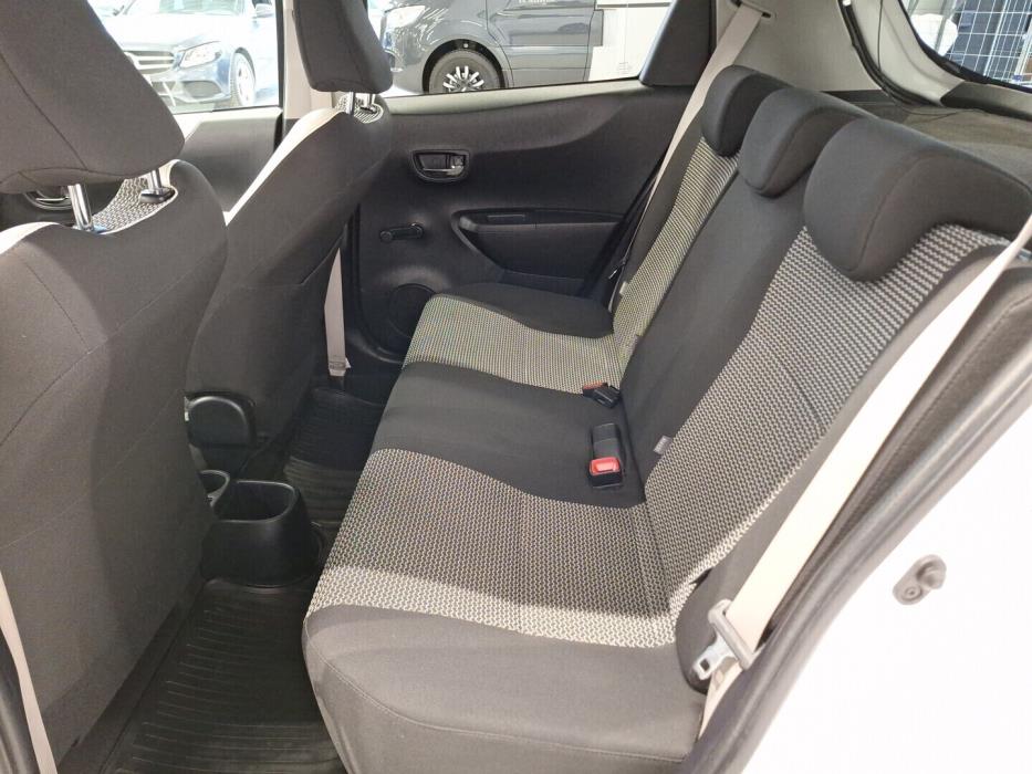 TOYOTA Yaris 2014