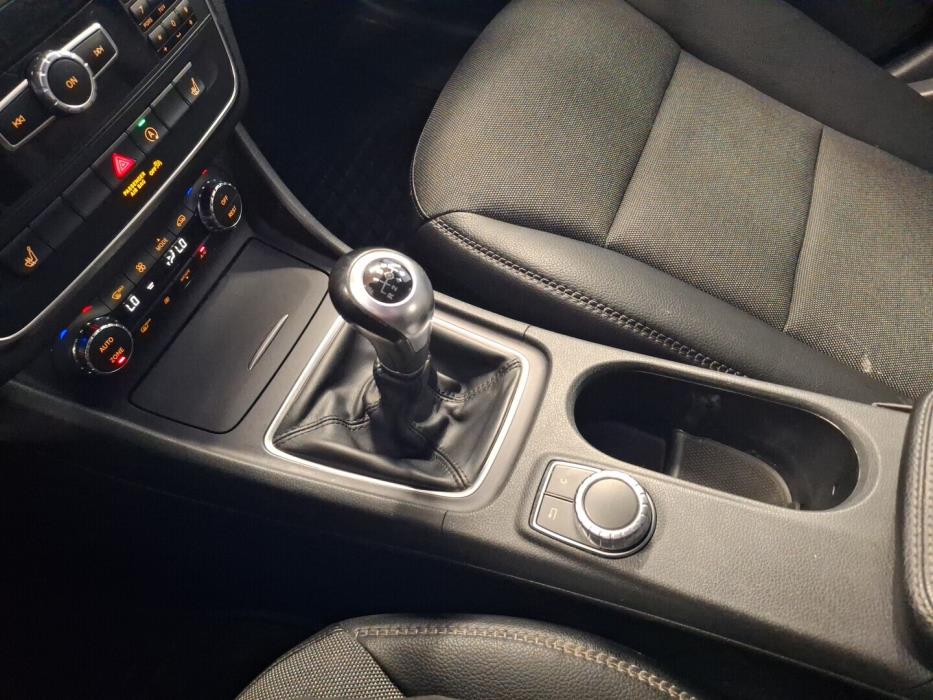 MERCEDES-BENZ GLA 2015