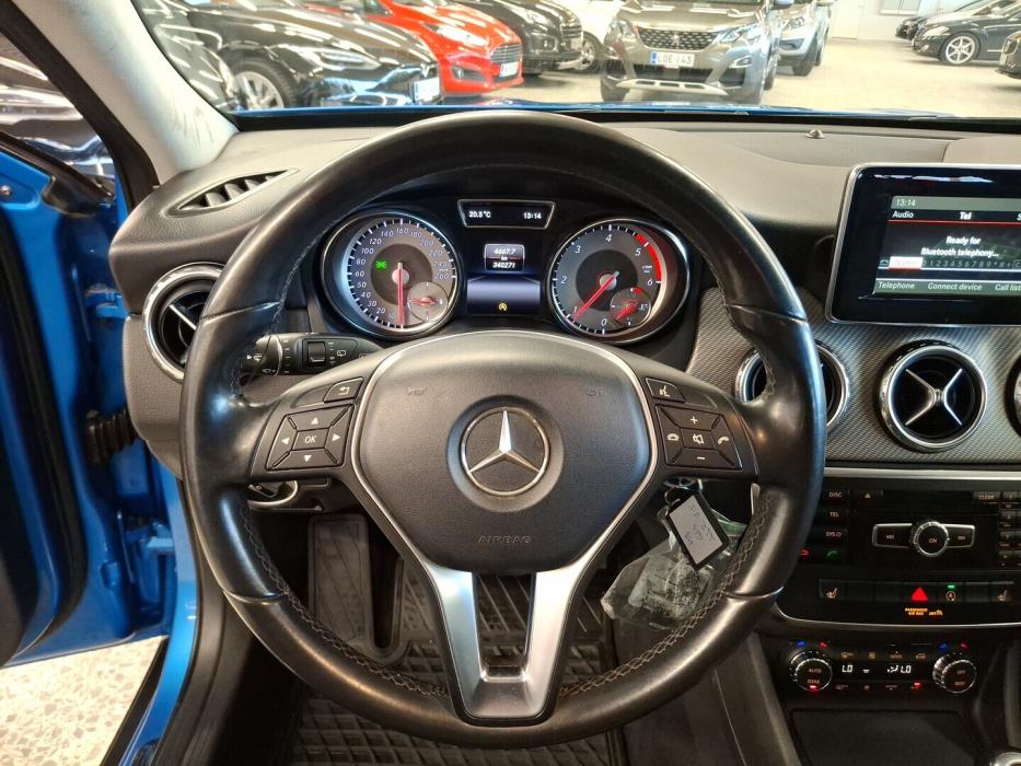 MERCEDES-BENZ GLA 2015