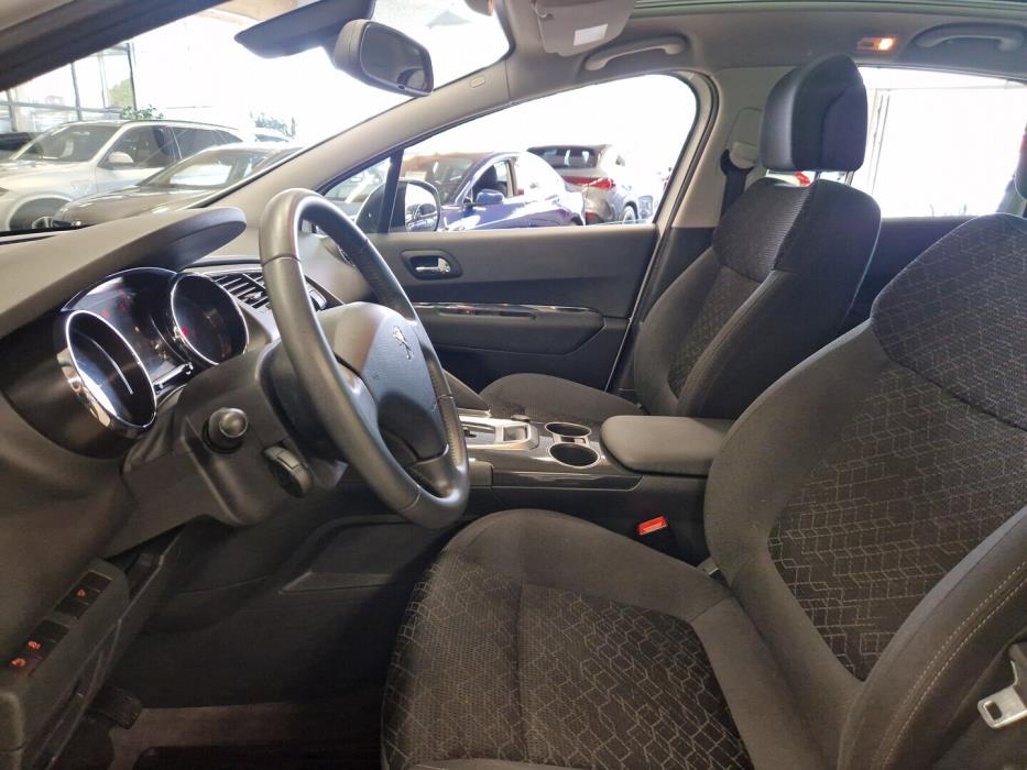 PEUGEOT 3008 2015