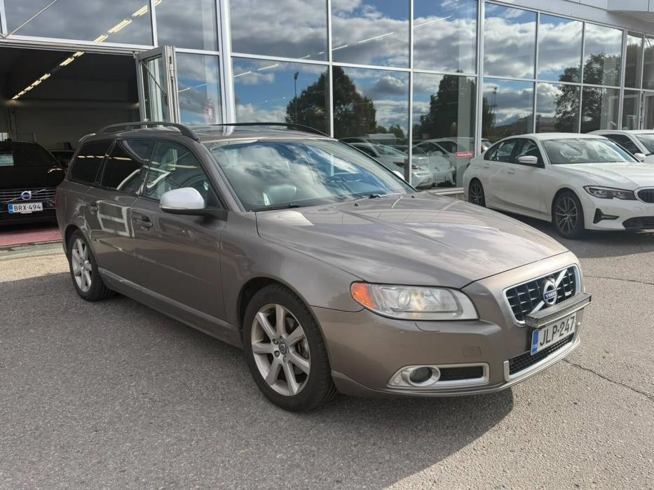 VOLVO V70 2012