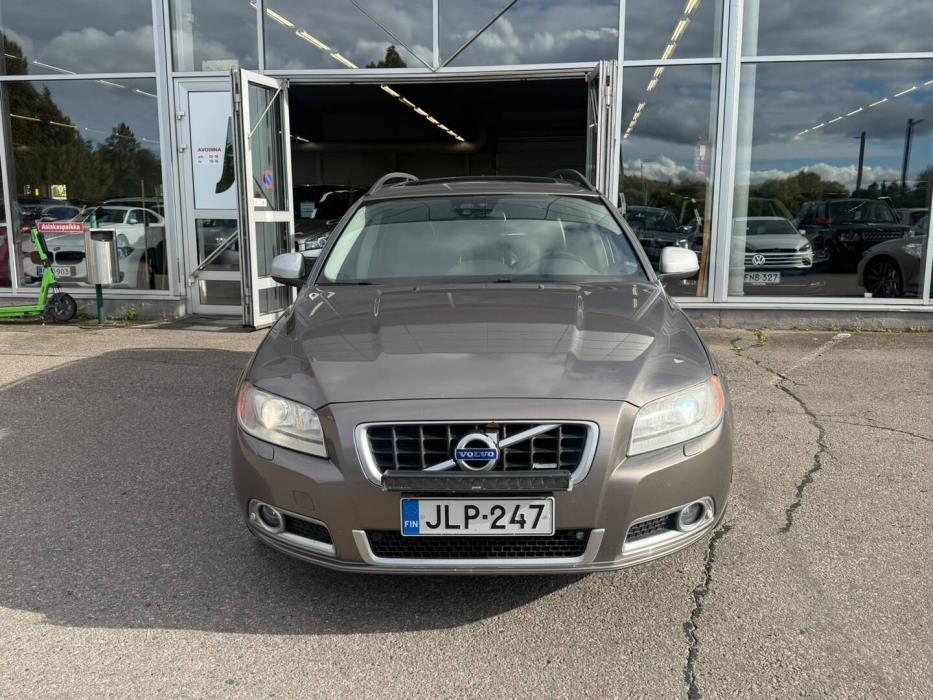 VOLVO V70 2012