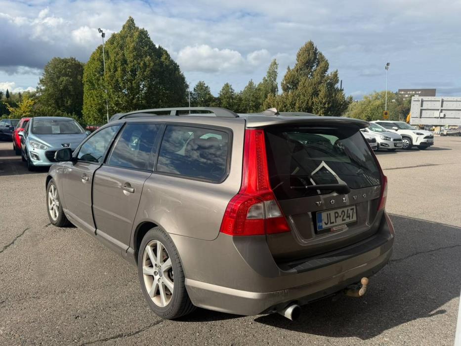VOLVO V70 2012