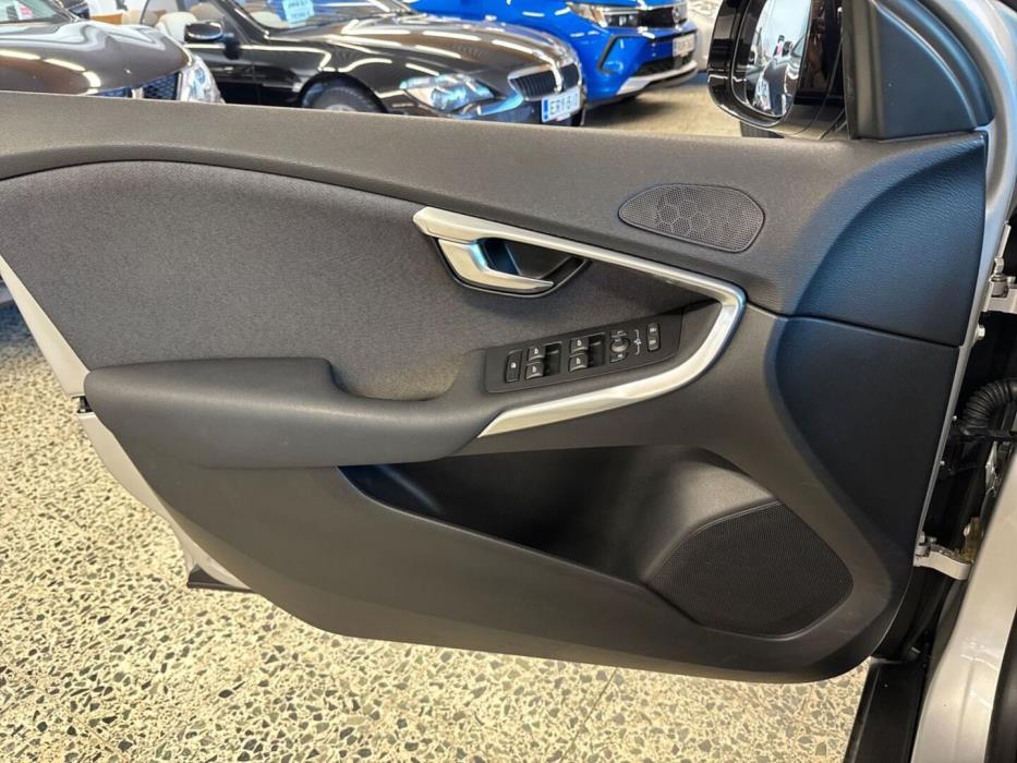 VOLVO V40 Cross Country 2016