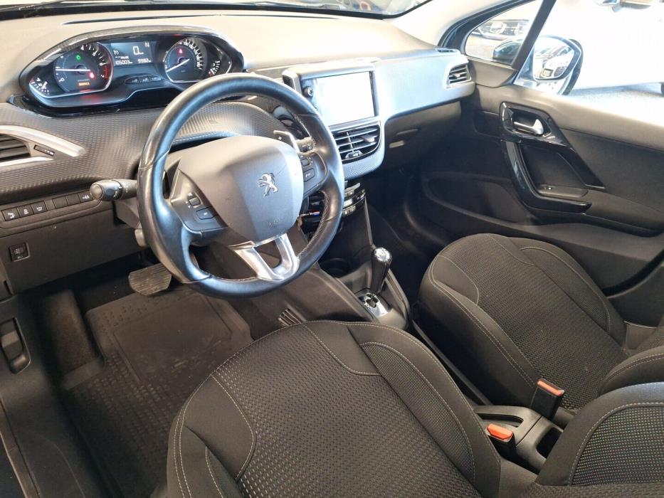 PEUGEOT 208 2016