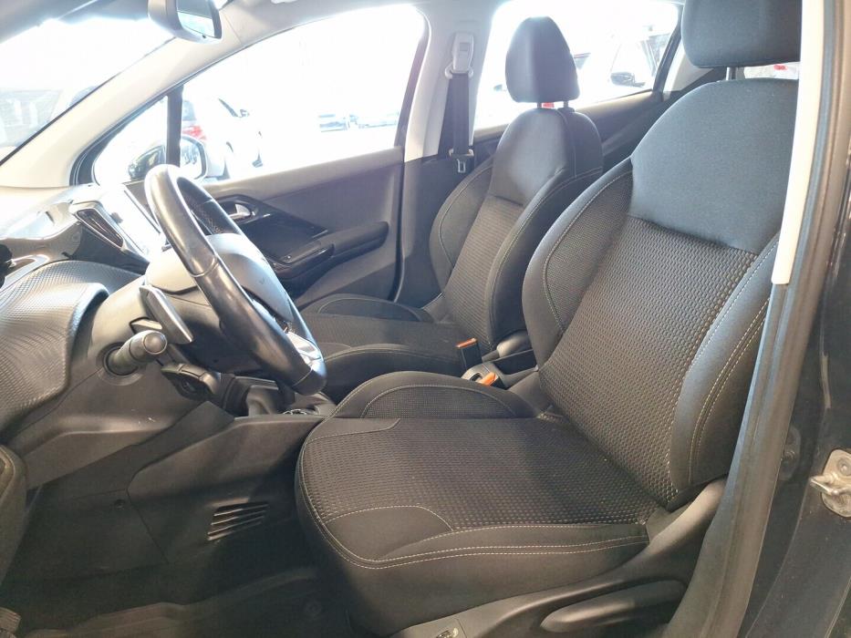 PEUGEOT 208 2016