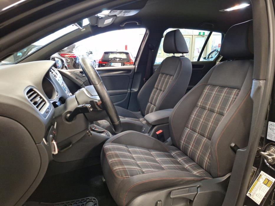 VOLKSWAGEN Golf 2013