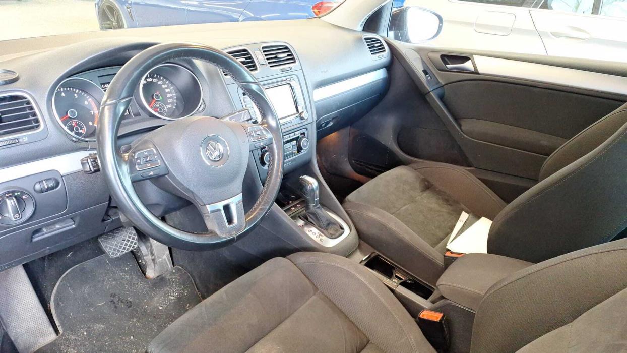 VOLKSWAGEN Golf 2012
