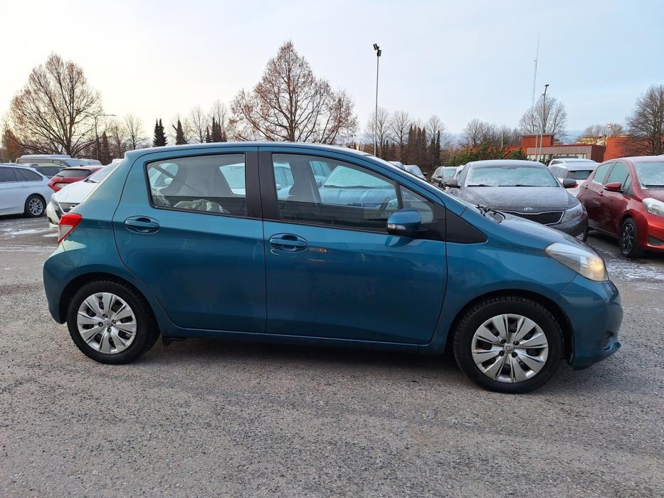 TOYOTA Yaris 2012