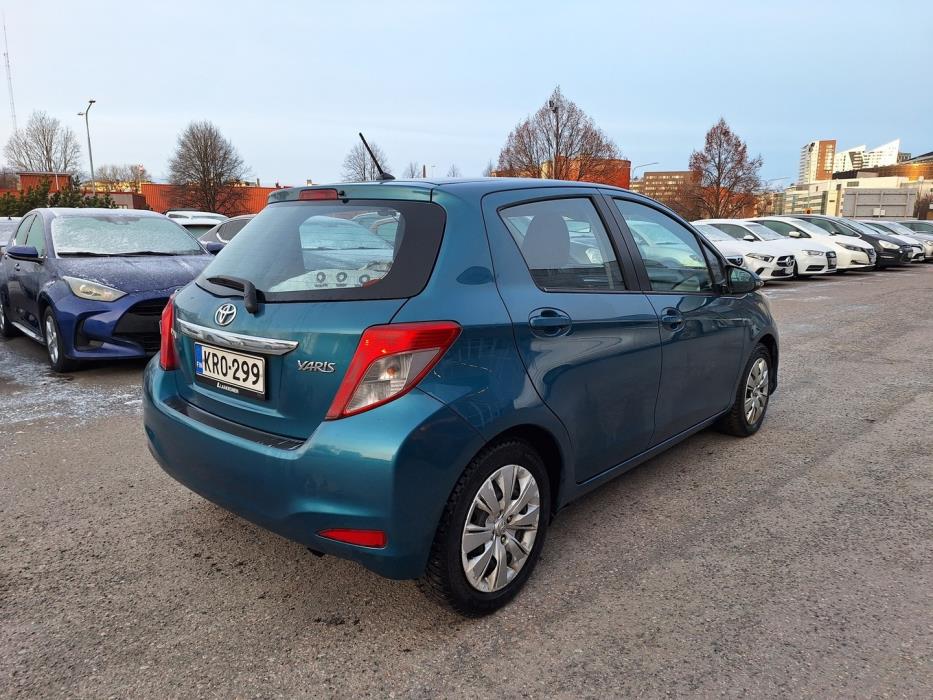 TOYOTA Yaris 2012