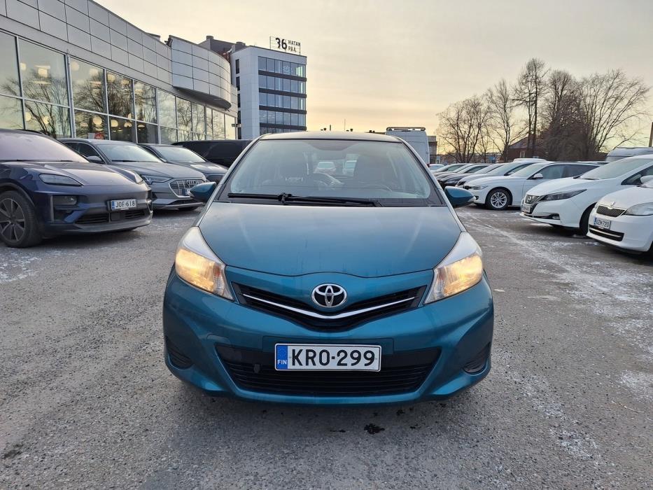 TOYOTA Yaris 2012