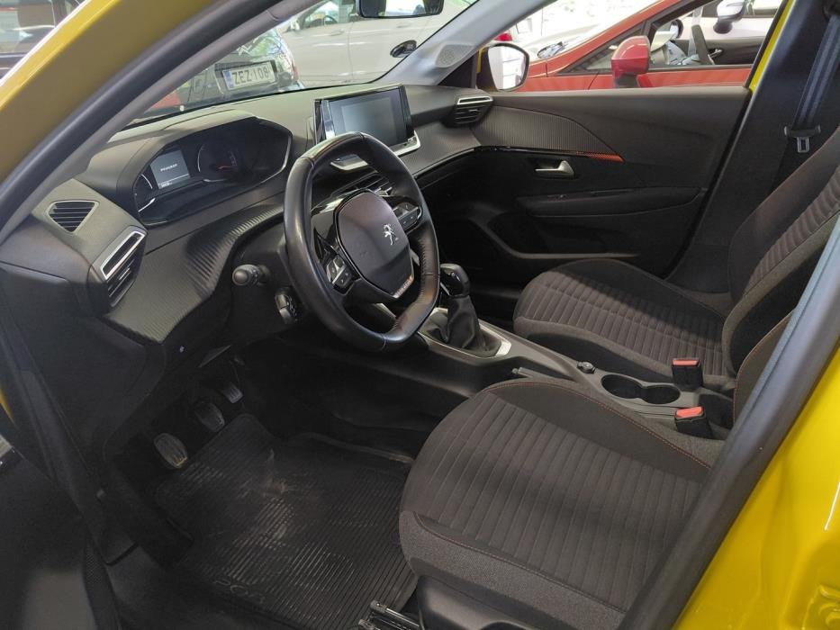 PEUGEOT 208 2021