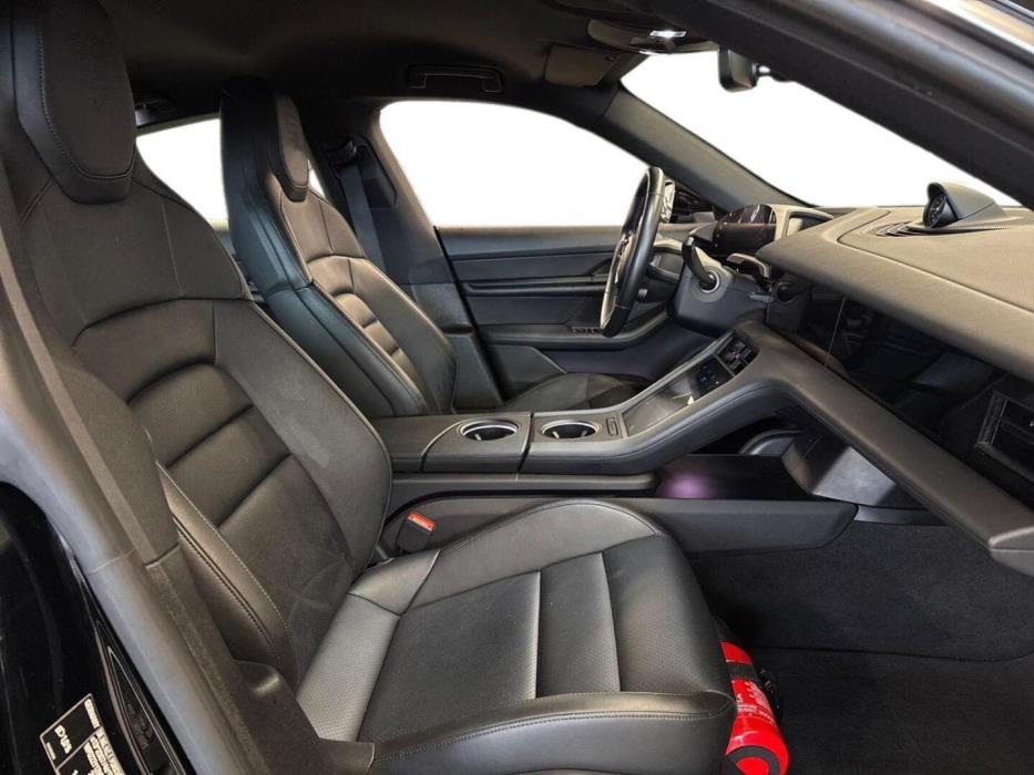 PORSCHE Taycan 2021