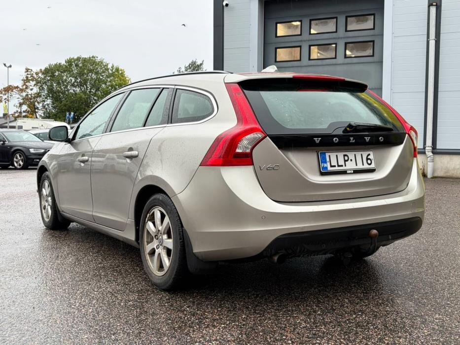 VOLVO V60 2012
