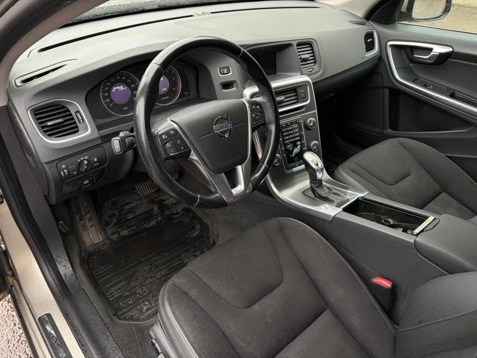 VOLVO V60 2012
