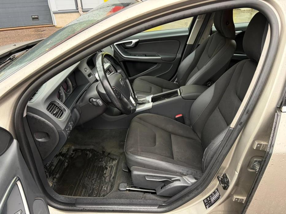 VOLVO V60 2012
