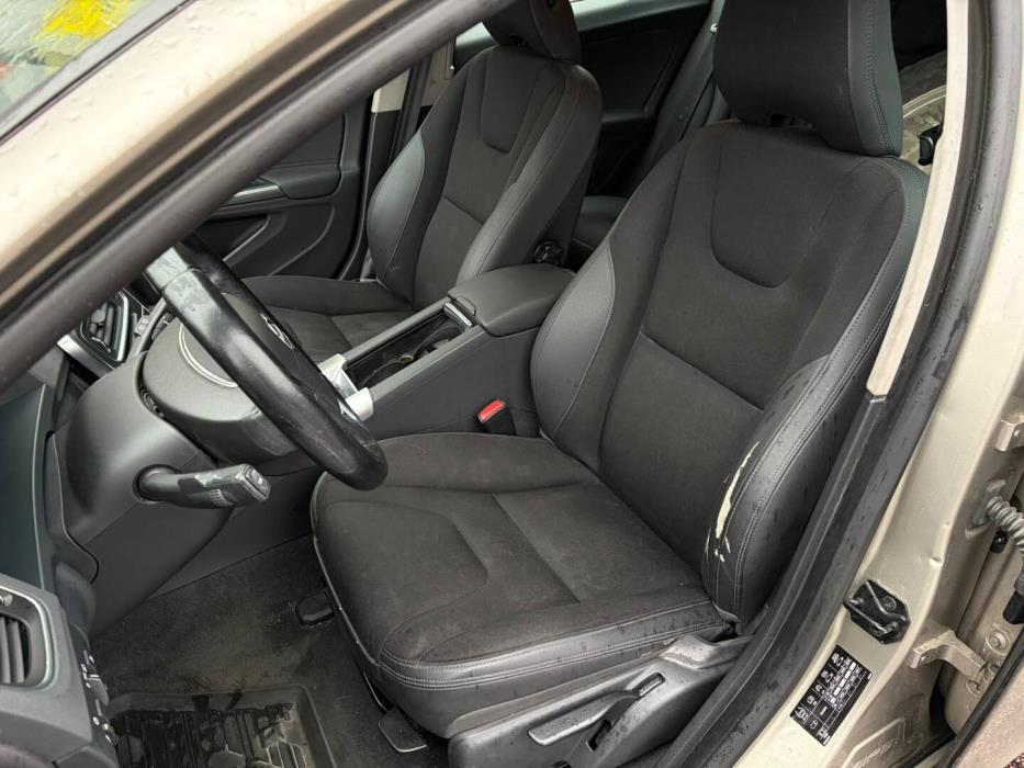 VOLVO V60 2012