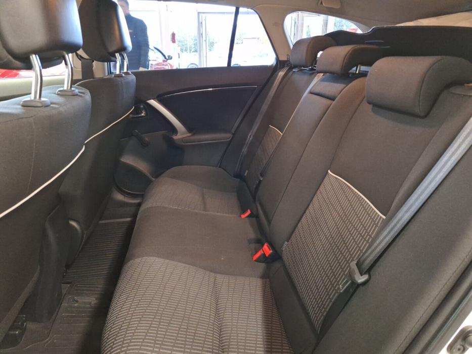 TOYOTA Avensis 2014