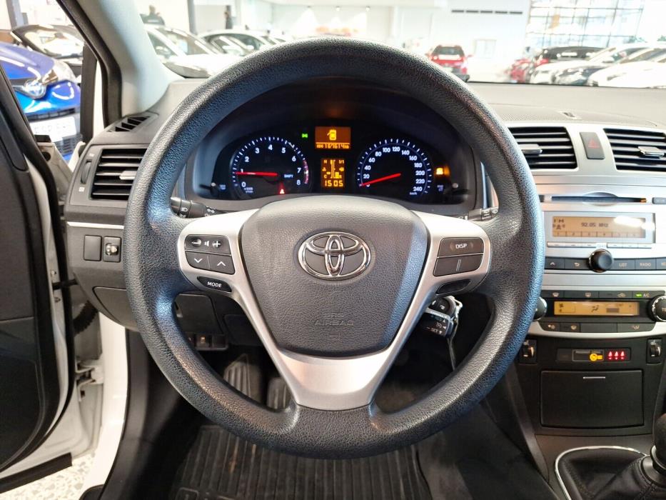 TOYOTA Avensis 2014