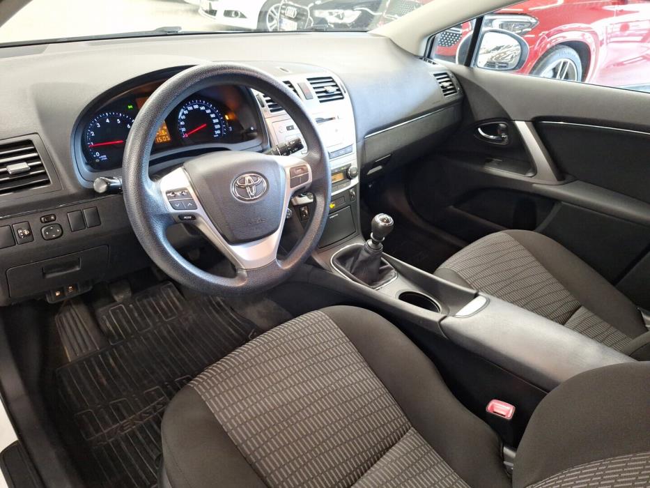TOYOTA Avensis 2014