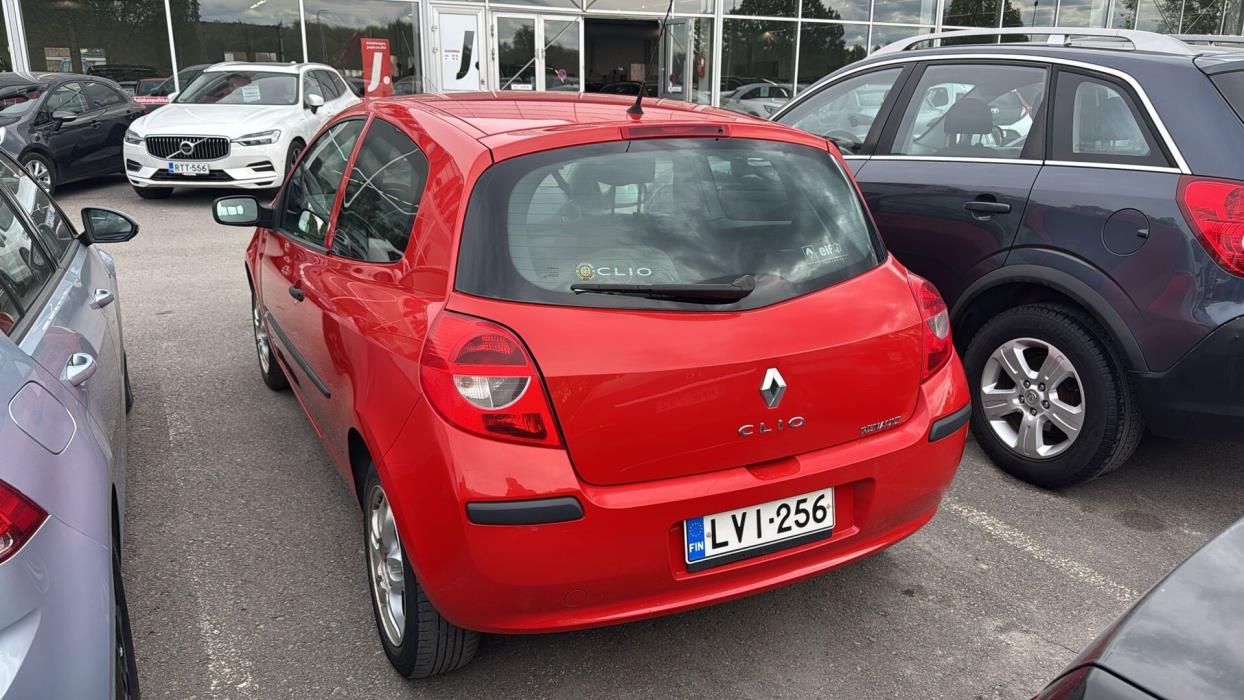 RENAULT Clio 2006