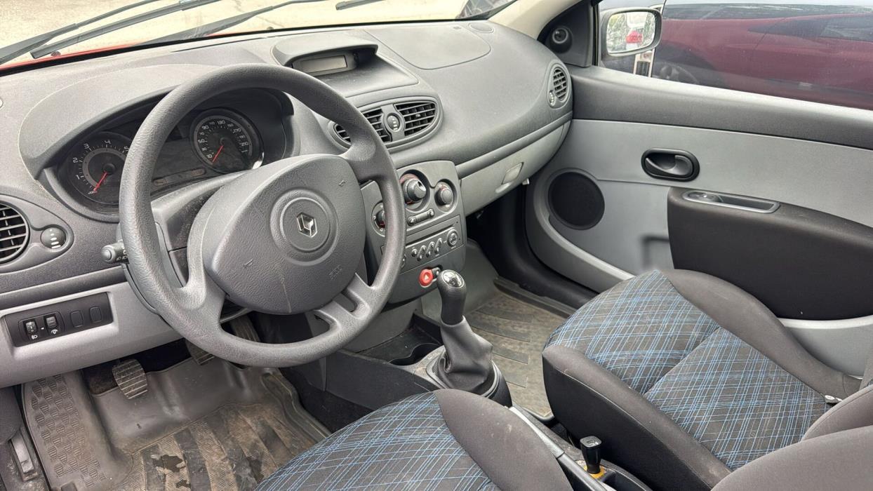 RENAULT Clio 2006